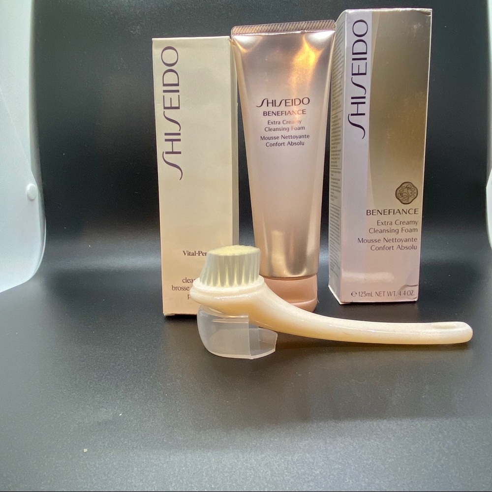 SHISEIDO BENEFIANCE CREAMY CLEANSING & BRUSH